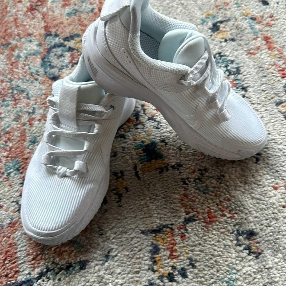 (Grade School) Nike Star Runner 4 'Triple White' DX7615-100 size 12 youth no box